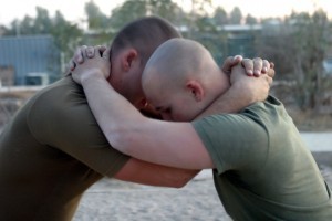 prise du clinch entre deux combattants